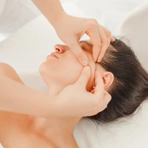 Массаж лица с маслами или сыворотками